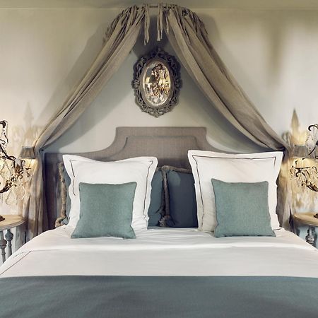Kasteel Van Ordingen Σιντ-Τρουίντεν Εξωτερικό φωτογραφία A bed with a canopy
